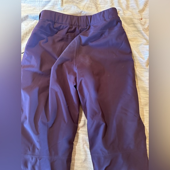 Eddie Bauer ski pants in the colour Plum. Size small - Picture 3 of 5
